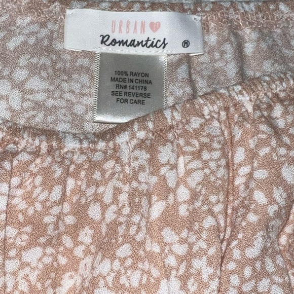 Urban Romantics Smocked Gathered Floral Peplum Peasant Top Wideneck - Picture 3 of 5